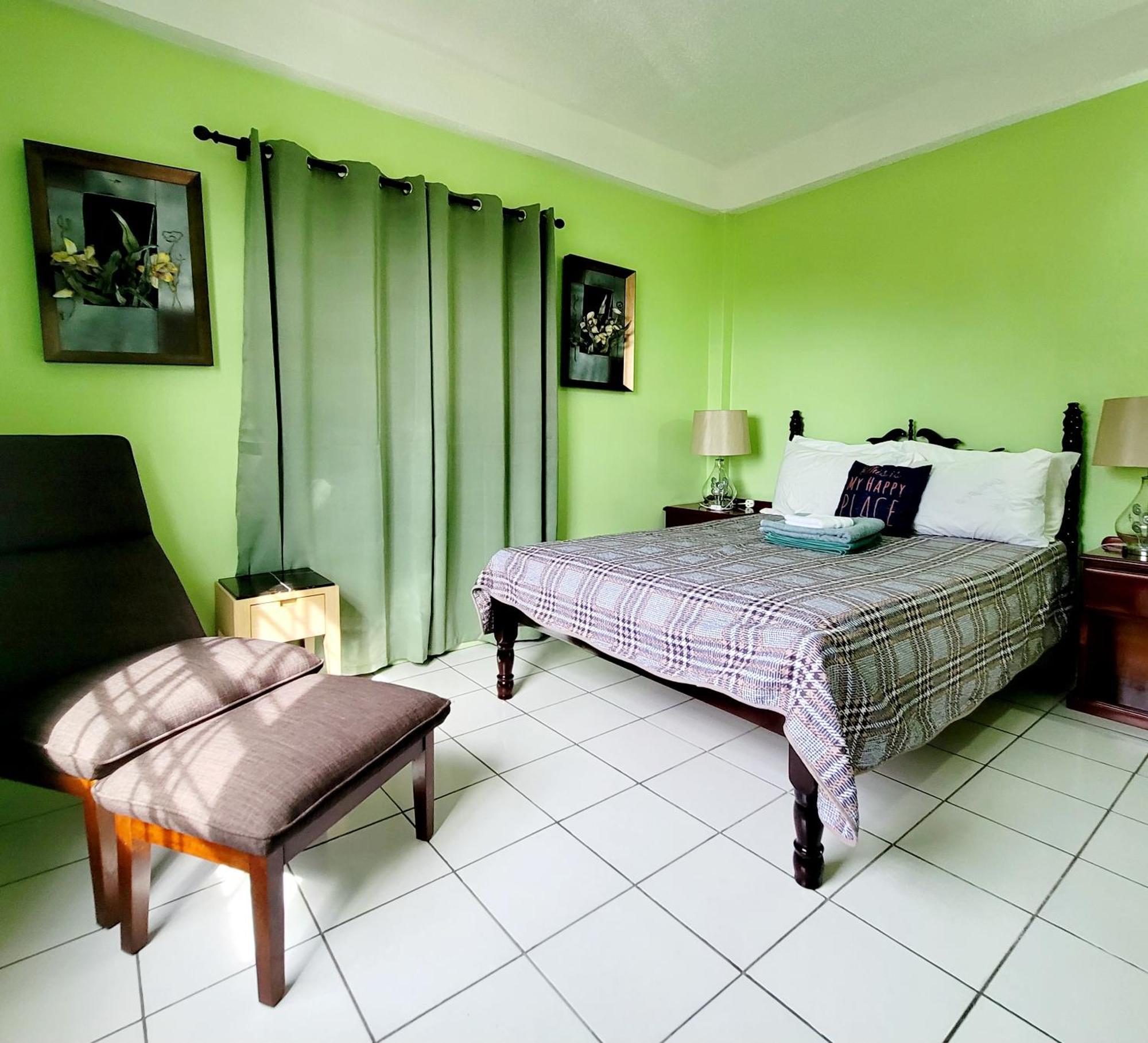 Silver View Apartments St. George's Extérieur photo